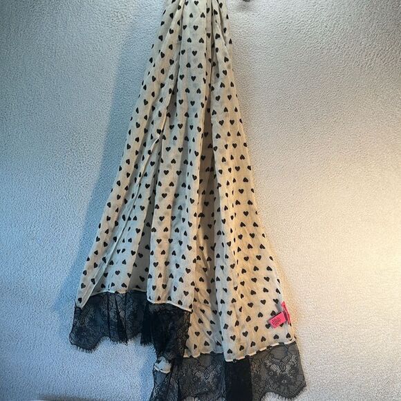 Betsey Johnson Oversized Lightweight Scarf Hearts Lace - Picture 5 of 6